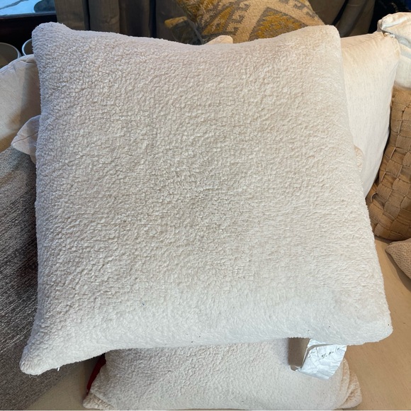 NWT Bee & Willow Buffalo Check Euro Pillow 26” - Picture 7 of 14